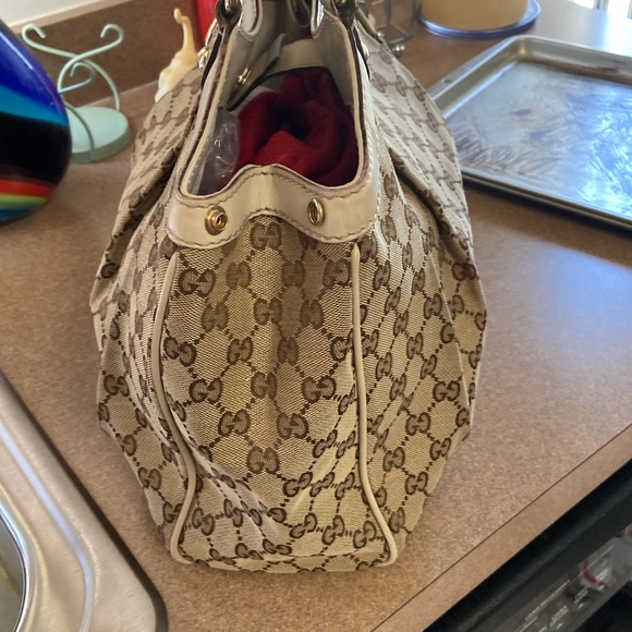 Gucci Suki  GG Shoulder Bag - Picture 5 of 16